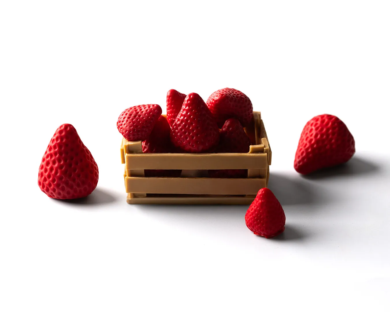 A miniature crate of strawberry pâtisserie